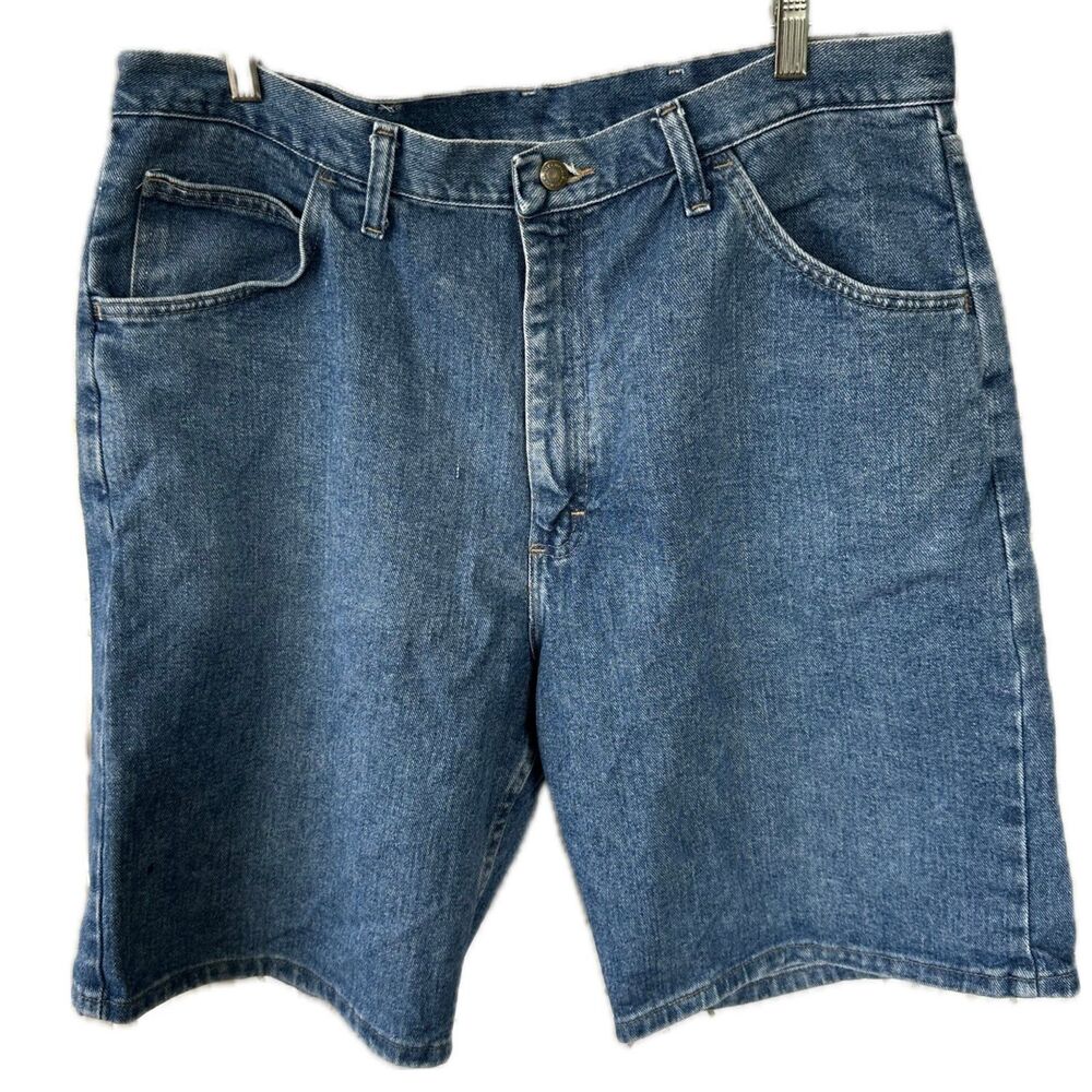 Wrangler Men's 100% Cotton Relaxed Fit Medium Wash Casual Denim Shorts Jorts W38